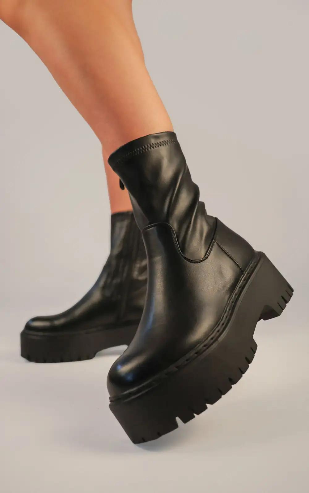 Coralie Chelsea Boots