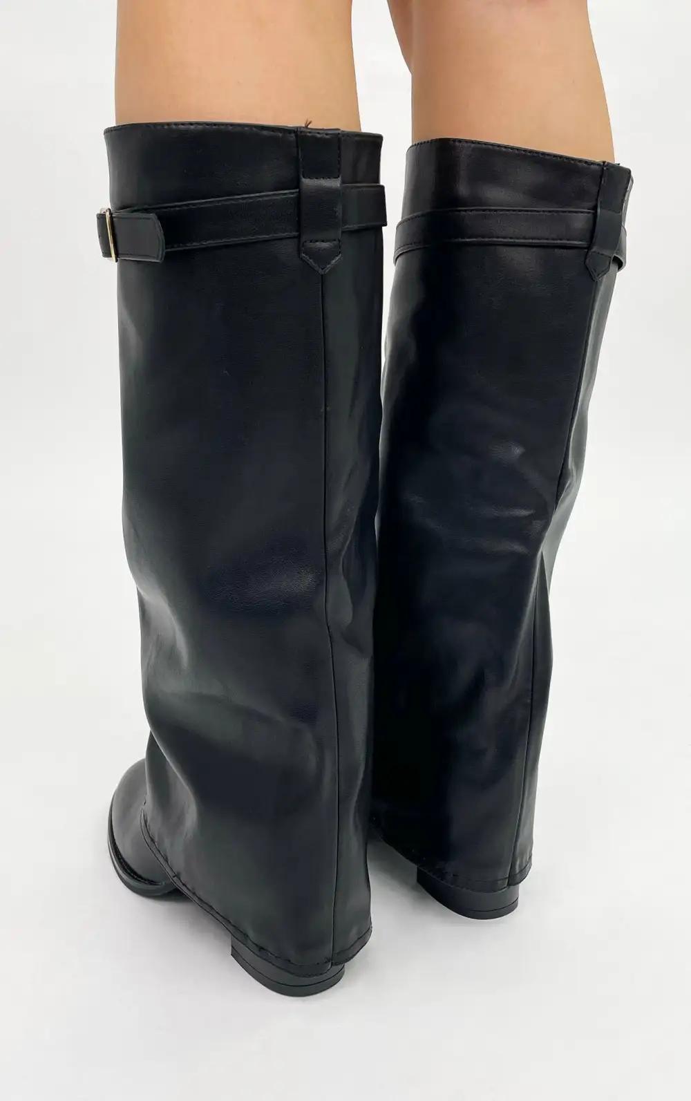 Livara Boots with Belt